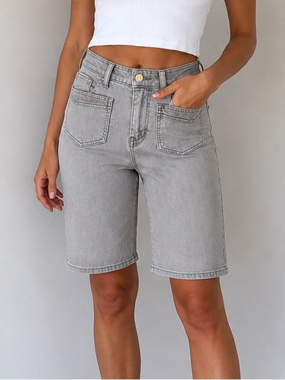 Old Navy Mid-Rise Gray Denim Bermuda Shorts Women’s Size 4 Stretch